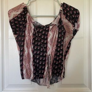 Multicolored bouncy crop shirt